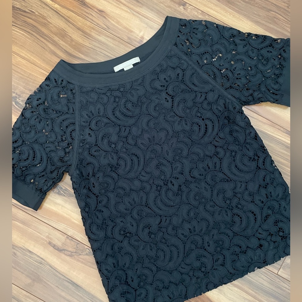 Banana Republic Women’s Elegant Black Lace Top size XS lined